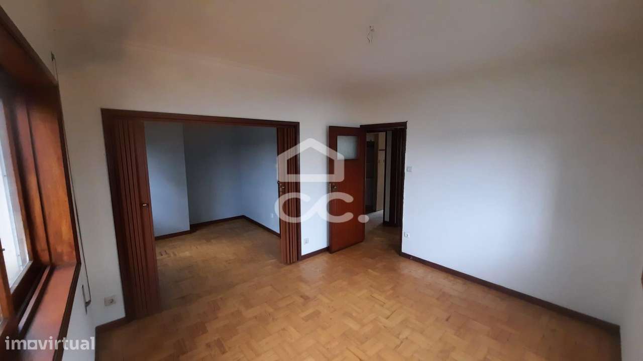 Apartamento T1+1 com Armazém e lugar de garagem-18