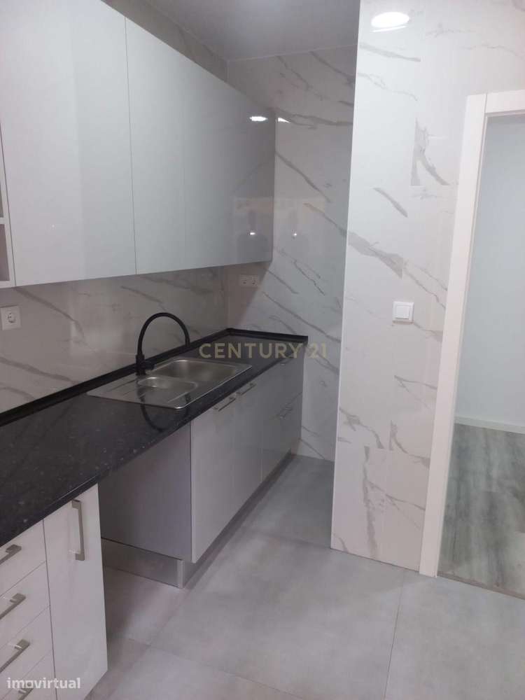 Apartamento Renovado T4 em Seixal - Oportunidade Única! - Grande imagem: 4/7