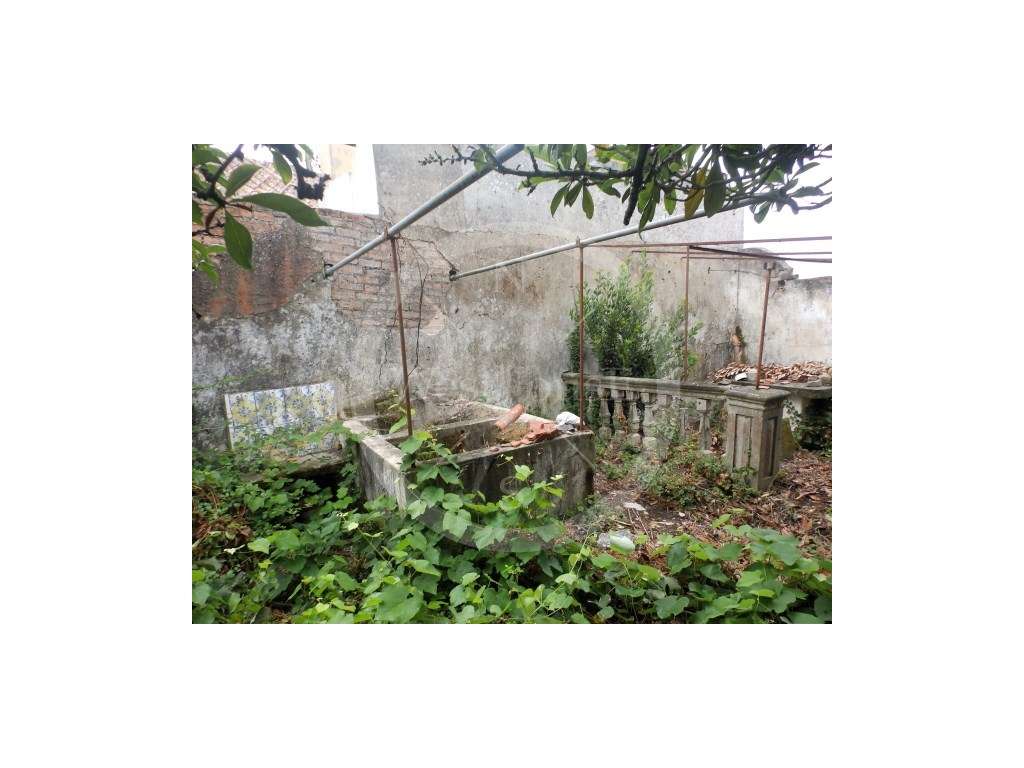 Casa apalaçada para recuperar em Maxial, Torres Vedras-12