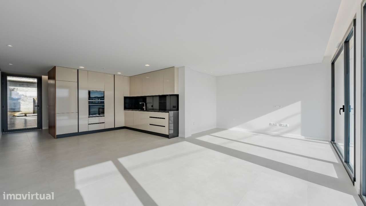 Moradia independente V4 com Piscina e vista desafogada sobre a cidade! - Grande imagem: 4/19