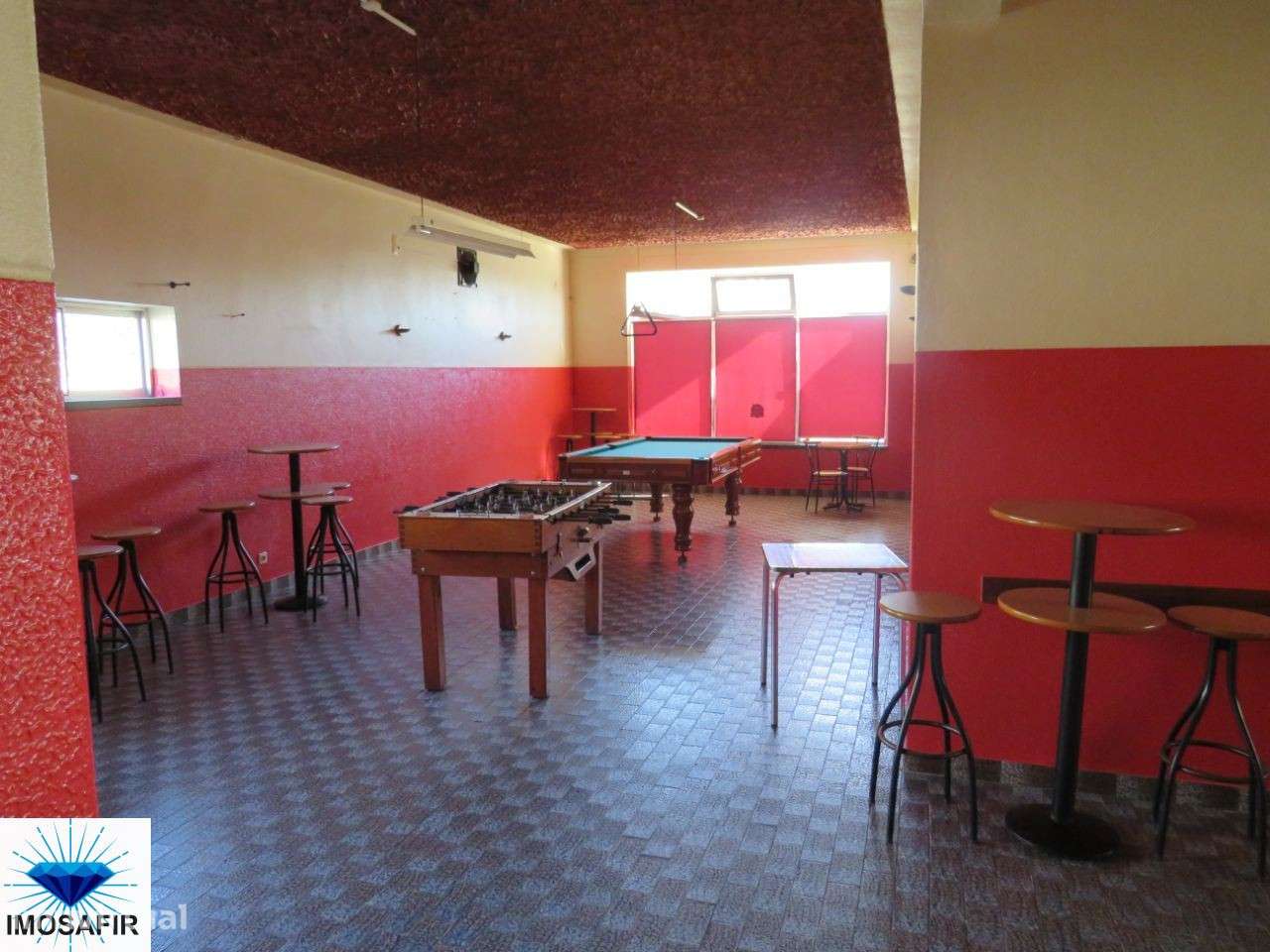 Excelente Residencial com restaurante / café-6