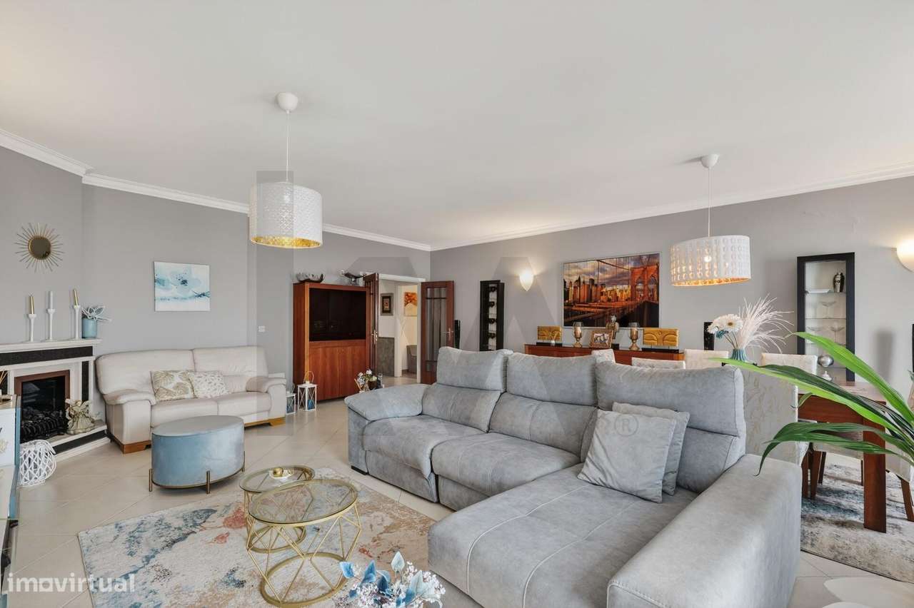 T4 com vista Tejo, duas suítes, quatro varandas e box - Grande imagem: 4/27