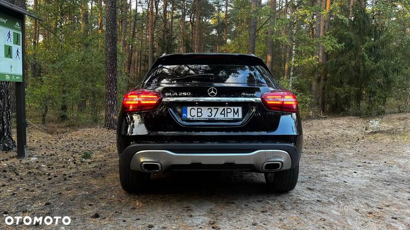 Mercedes-Benz GLA 250 4-Matic AMG Line - 12