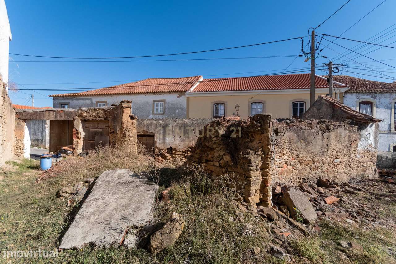 Prédio Urbano em Ruína em Labrugeira-6