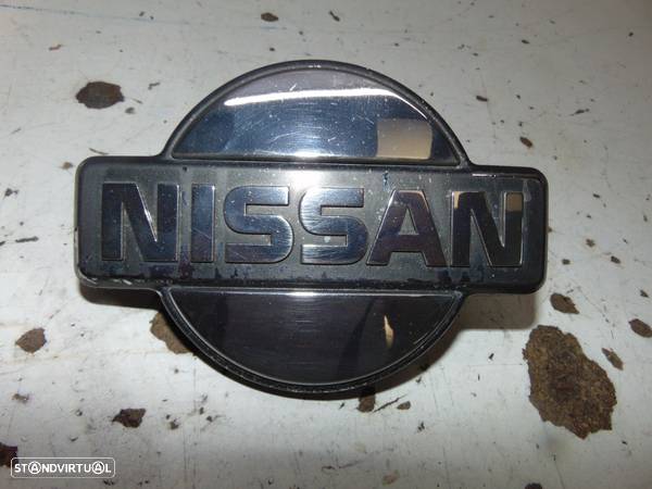 Nissan Patrol 260 símbolo grelha - 1