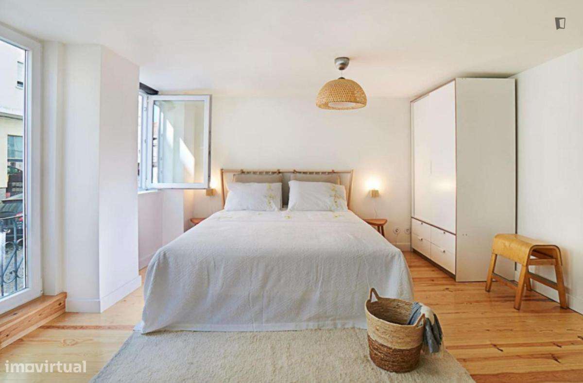 Apartamento com 1 quartos - localizado em Estrela Lisbon - Grande imagem: 2/8
