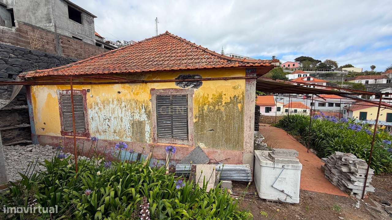 Moradia Tradicional para Recuperar com 2.300m² de Terreno | Livramento-5