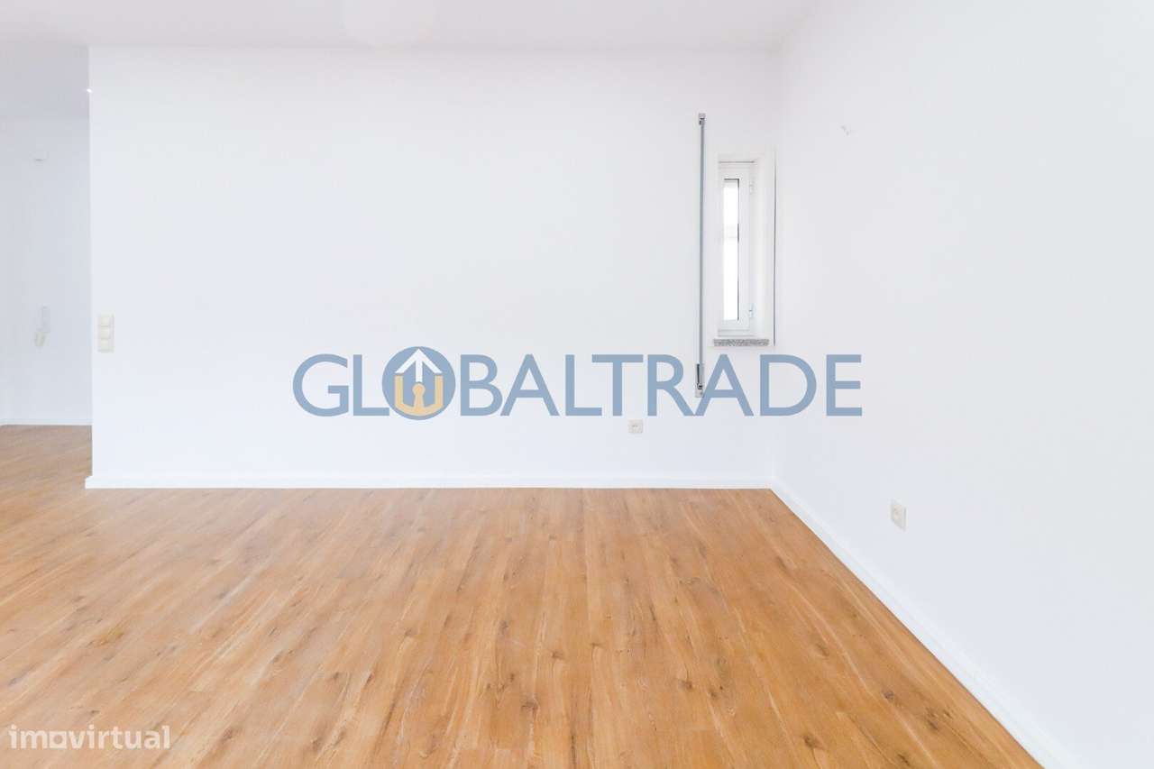 Apartamento T3 Renovado & Equipado em Águas Santas-1