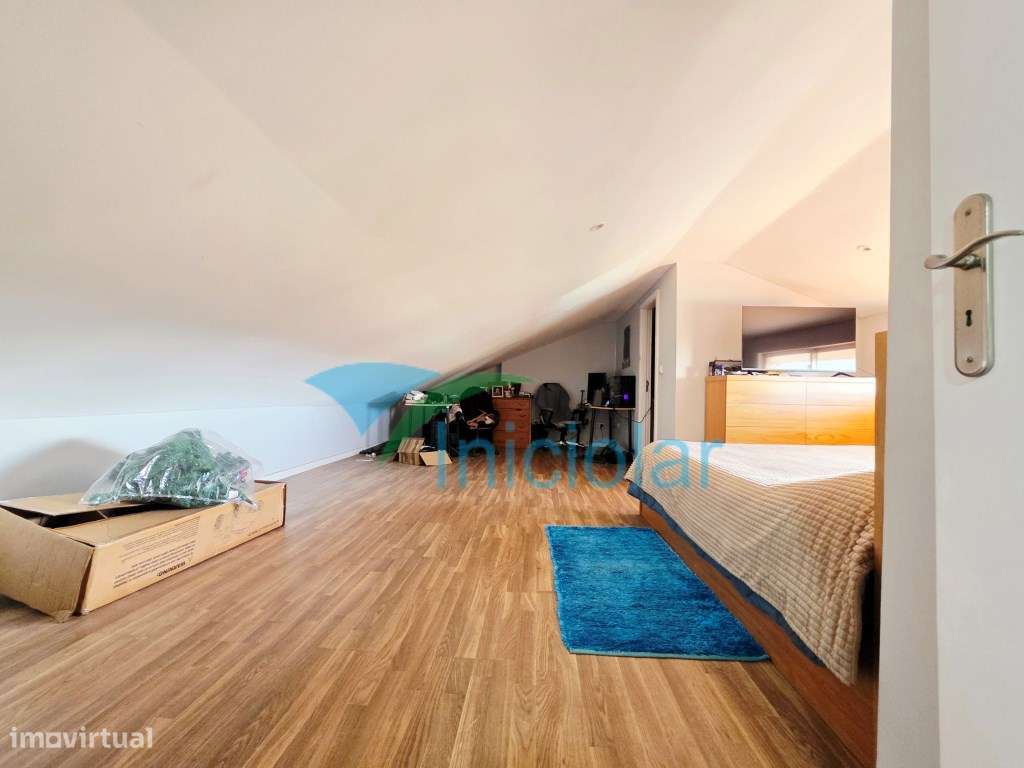 Moradia T3| 3 Frentes| Armazém| Centro de Sao Pedro da Cova-16