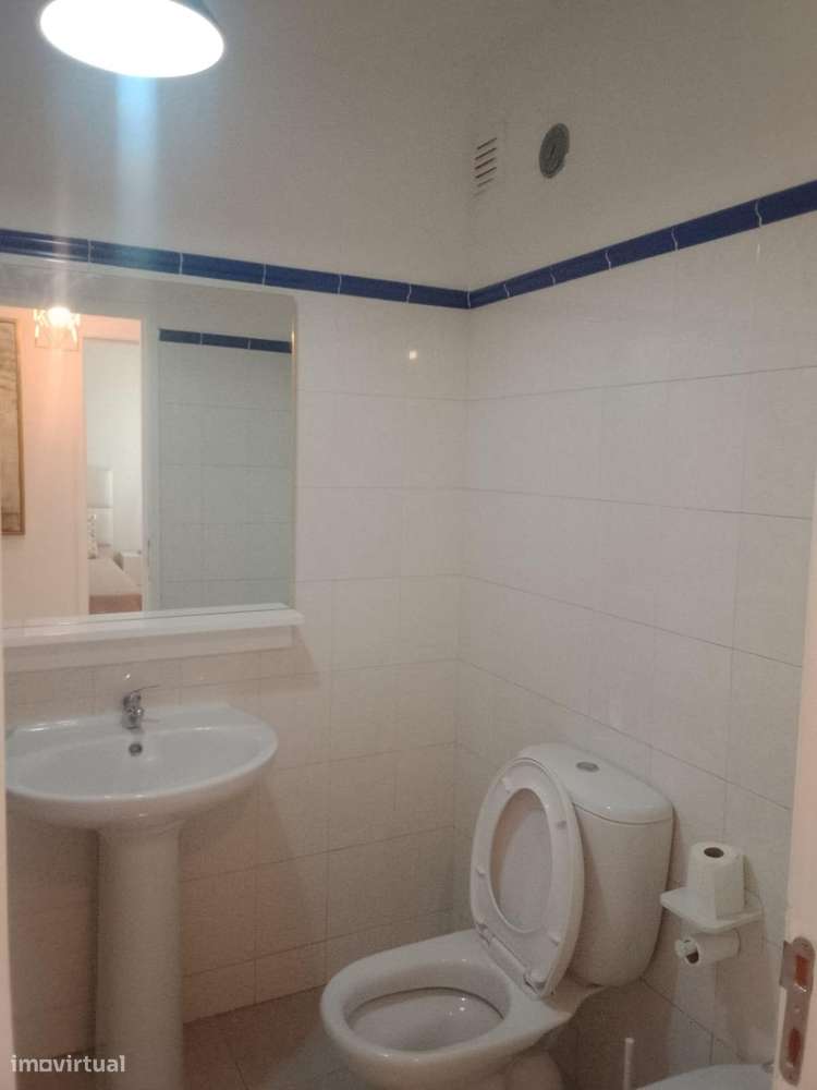 Apartamento T2 em Massamá Renovado com varanda e elevador-14
