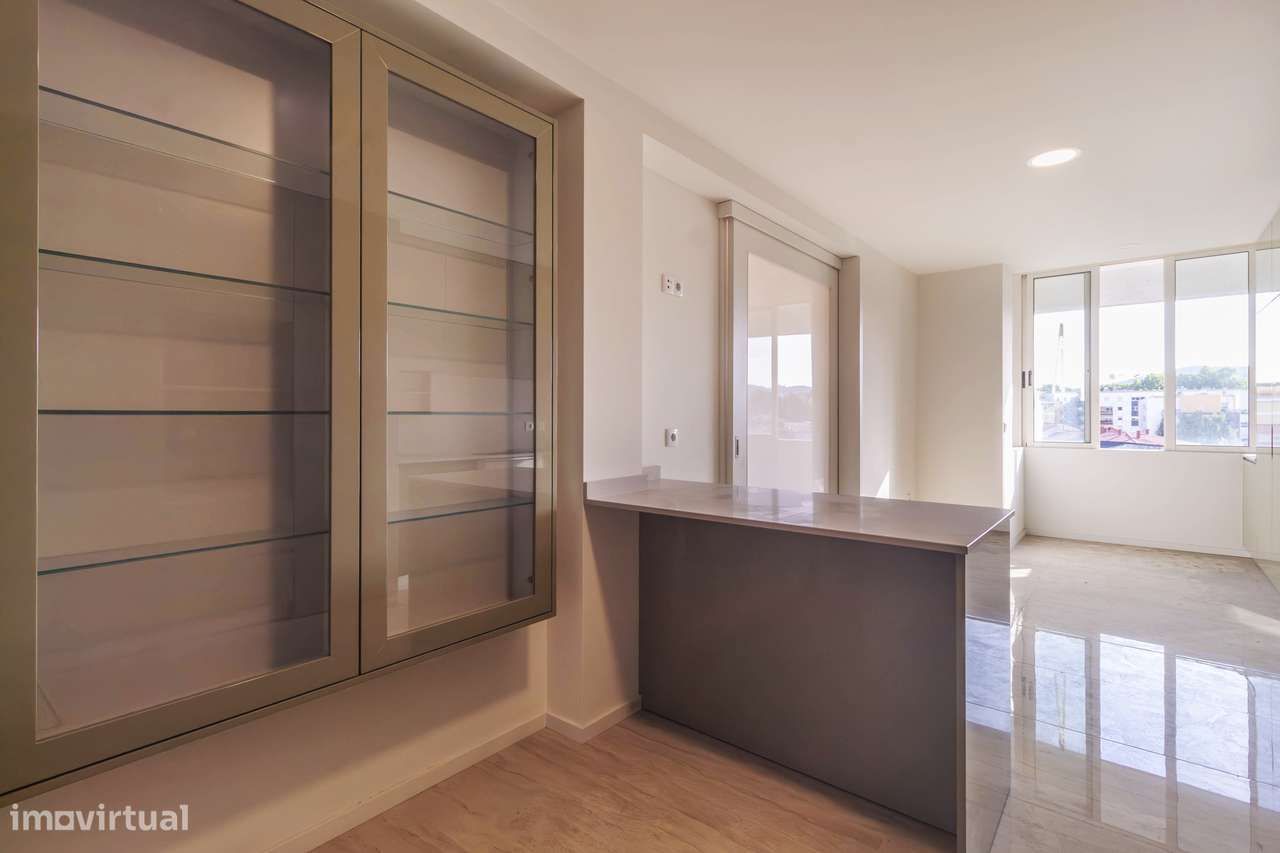 Apartamento T3, excelentes áreas 240m2 + garagem 31m2 + arrumos 4m2-16