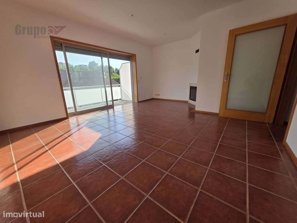 Moderno Apart. T2 com Garagem Box, Varanda Panorâmica e Lareira em ...-7