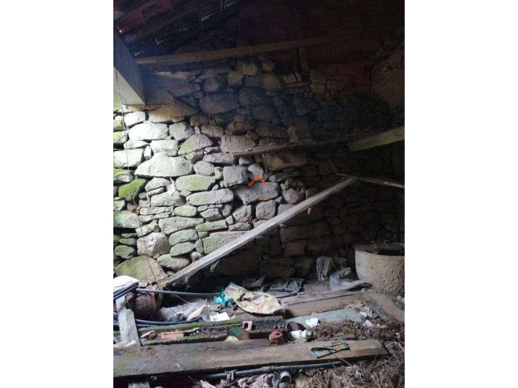 Moradia T4 com Espaço Comercial-16