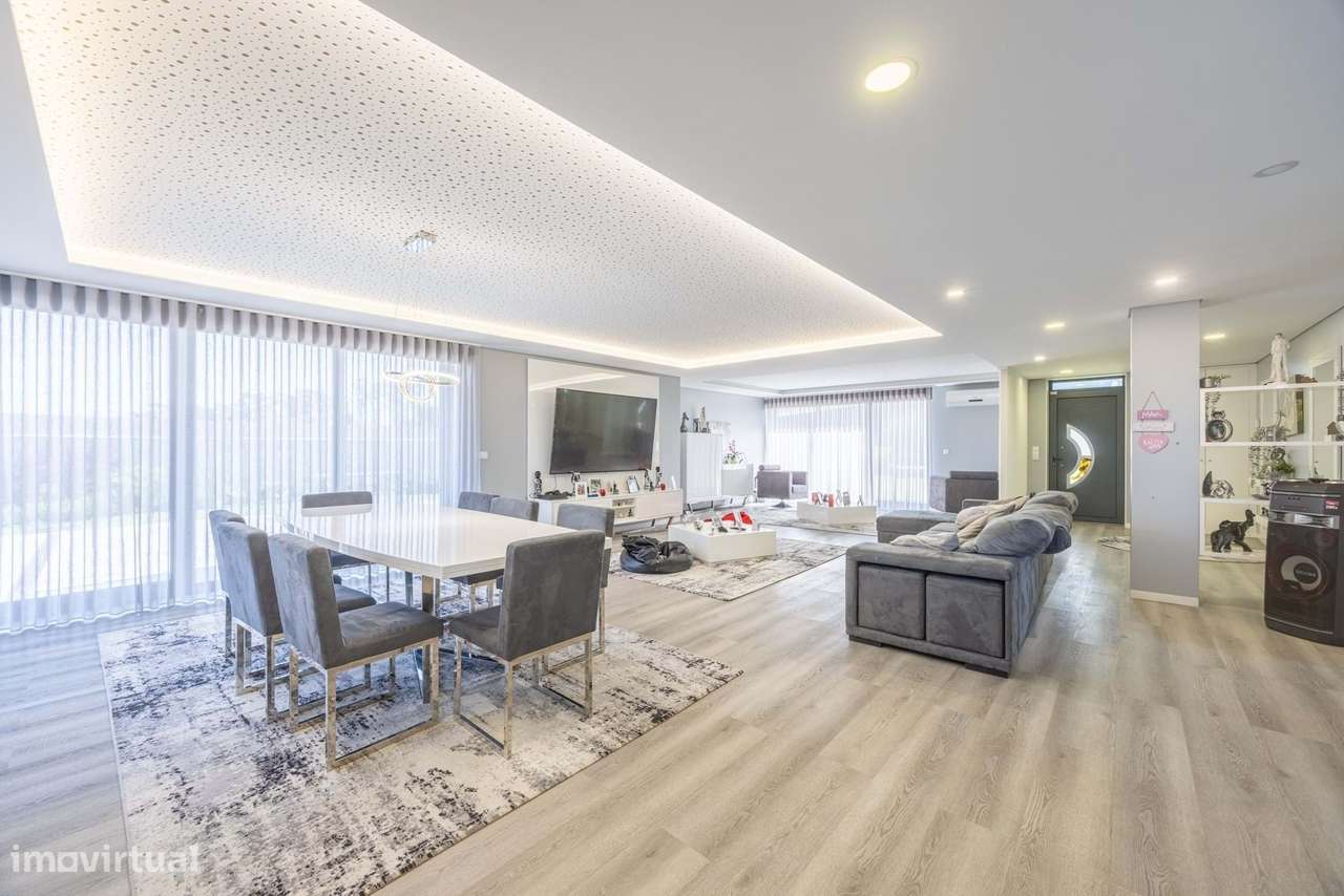 Moradia T5+1 | 4 Frentes | Jardim | Piscina | 5 Suites | Renovada - Grande imagem: 5/60