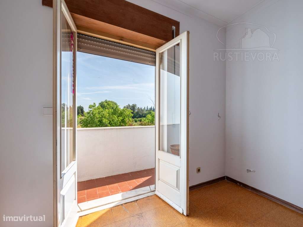 Moradia Unifamiliar T4 com quintal e terraço | Évora-24