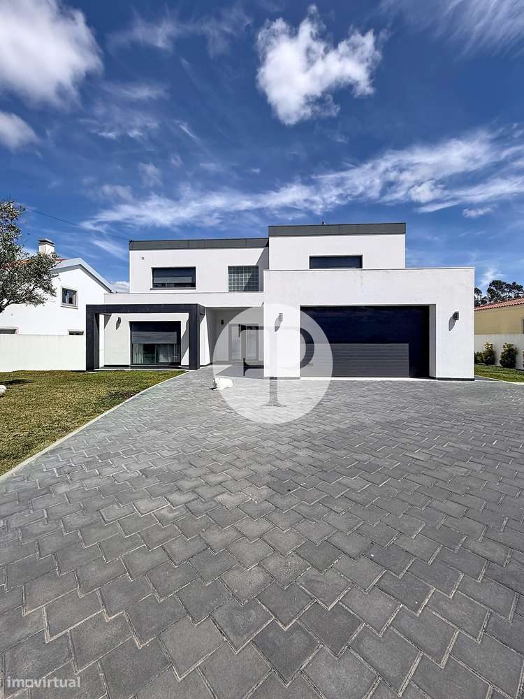 Moradia T4 contemporânea | Piscina e jardim 1.716 m² | Nadadouro-32