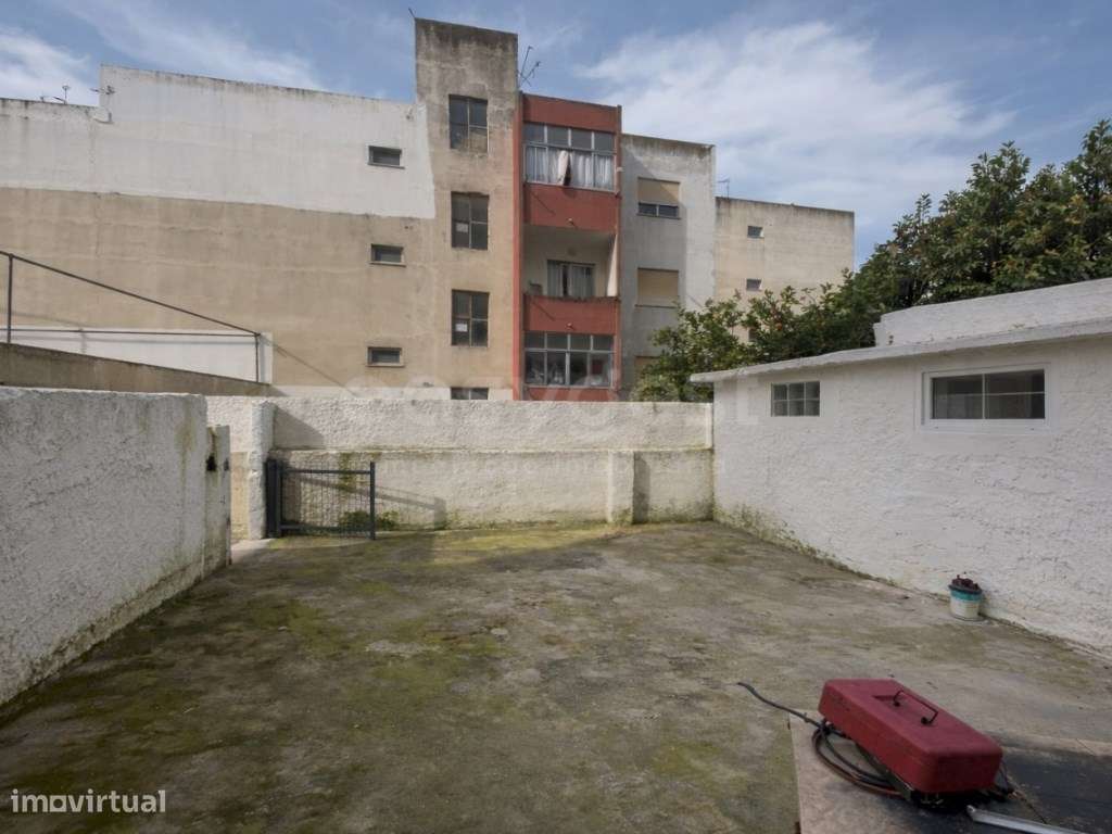 Espetacular Apartamento T3 com logradouro em Amora-12