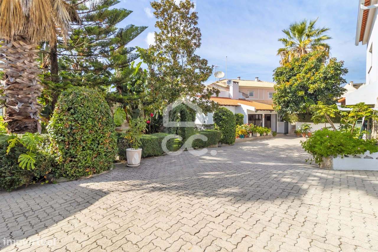 Moradia Isolada T8 em terreno de 1000 m2 em Belverde - Grande imagem: 2/60