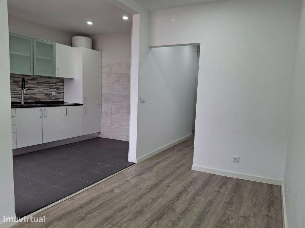 APARTAMENTO T1+1 NA RUA 26 DE JANEIRO - BAIXA DA BANHEIRA-3