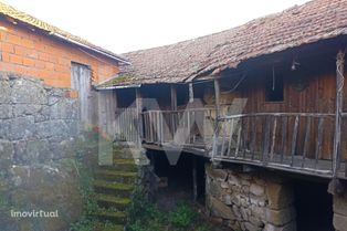 Moradia com pátio e garagem, Sá de Carvalhais, São Pedro do Sul
