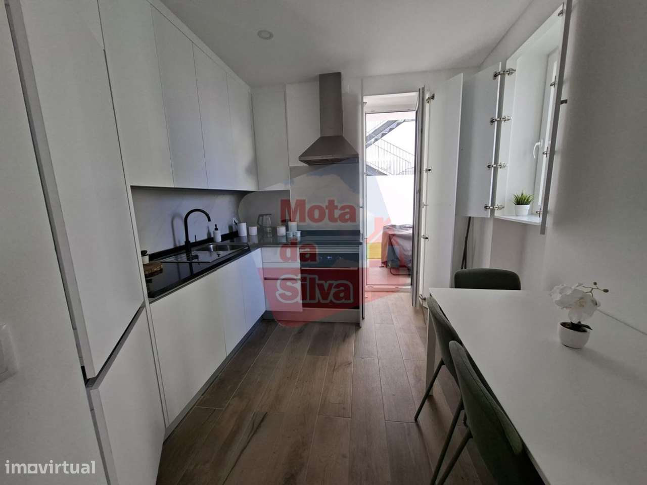 Excelente Apartamento T1, Mobilado com Jardim - Grande imagem: 2/25