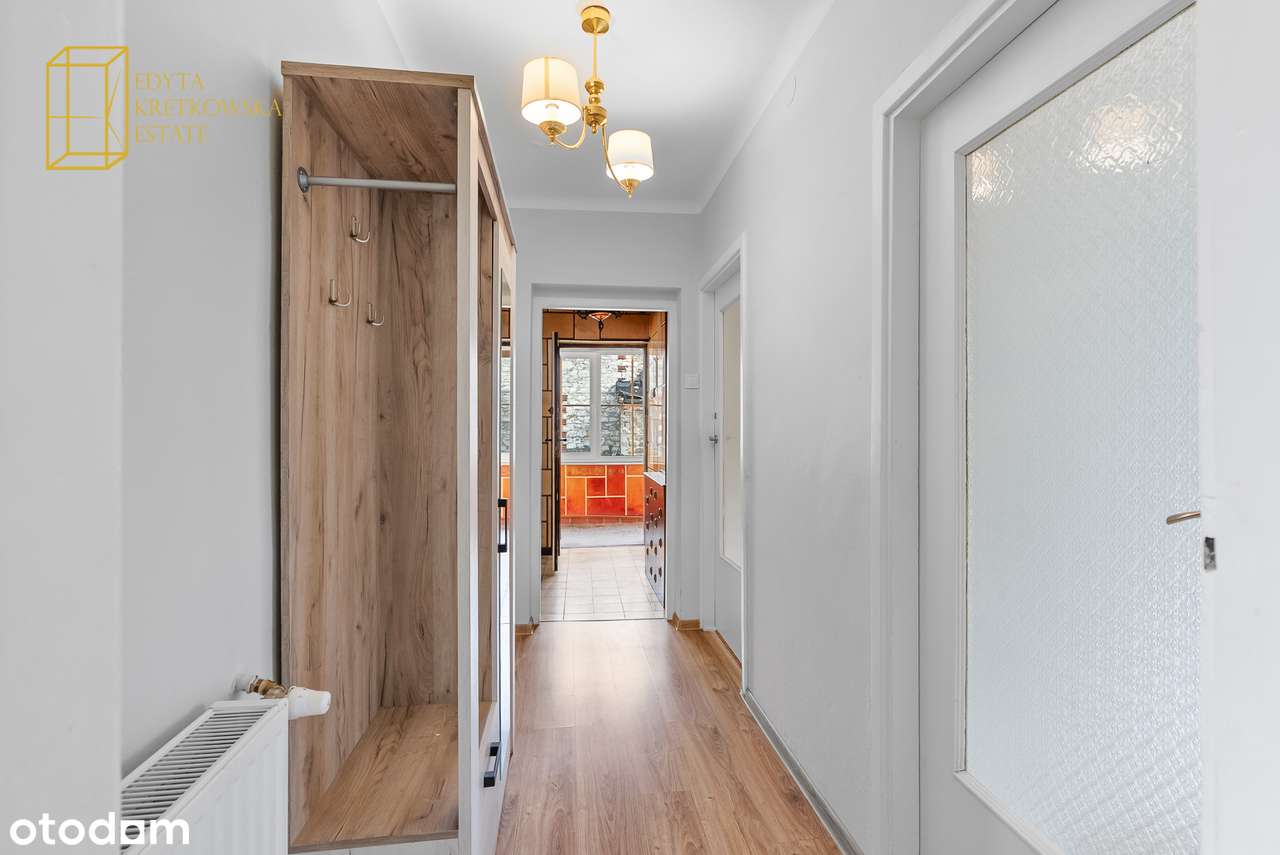 Dom w otoczeniu terenów zielonych-5