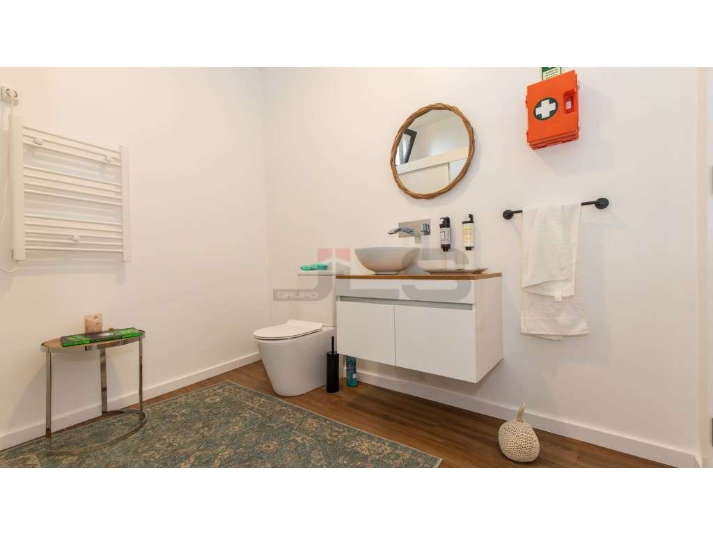 Moradia V4 com Apartamento T1 Anexo, Totalmente Remodelada - Centro...-43