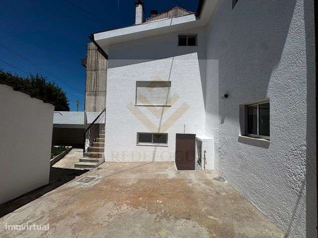 ​Moradia T3 Restaurada no Centro de Escapães-41