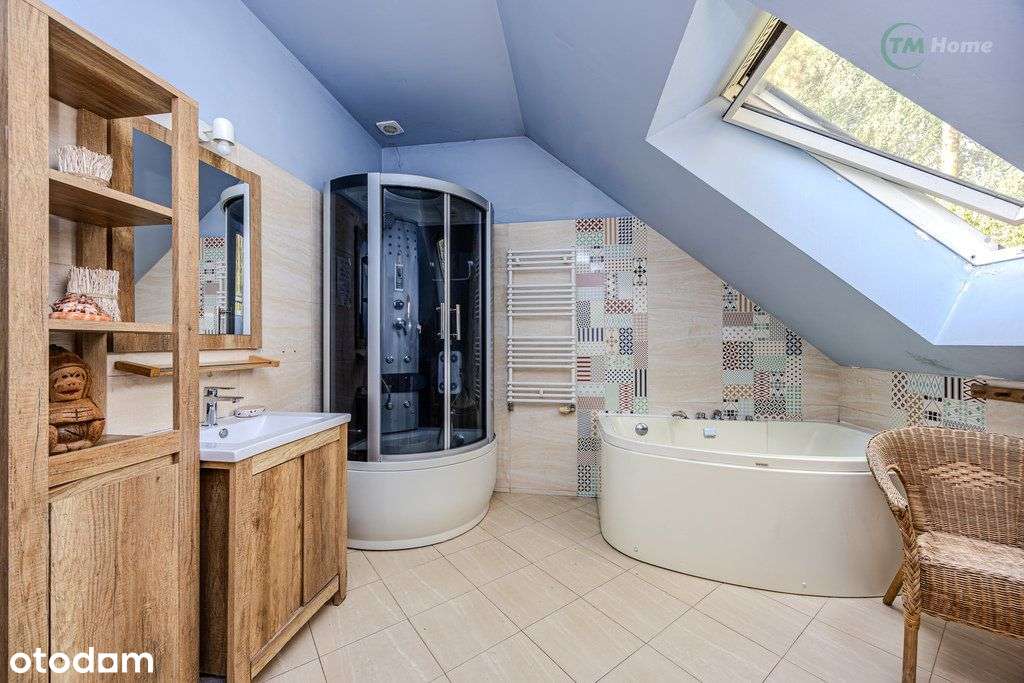 Józefów, dom wolnostojący otoczony sosnami.-15