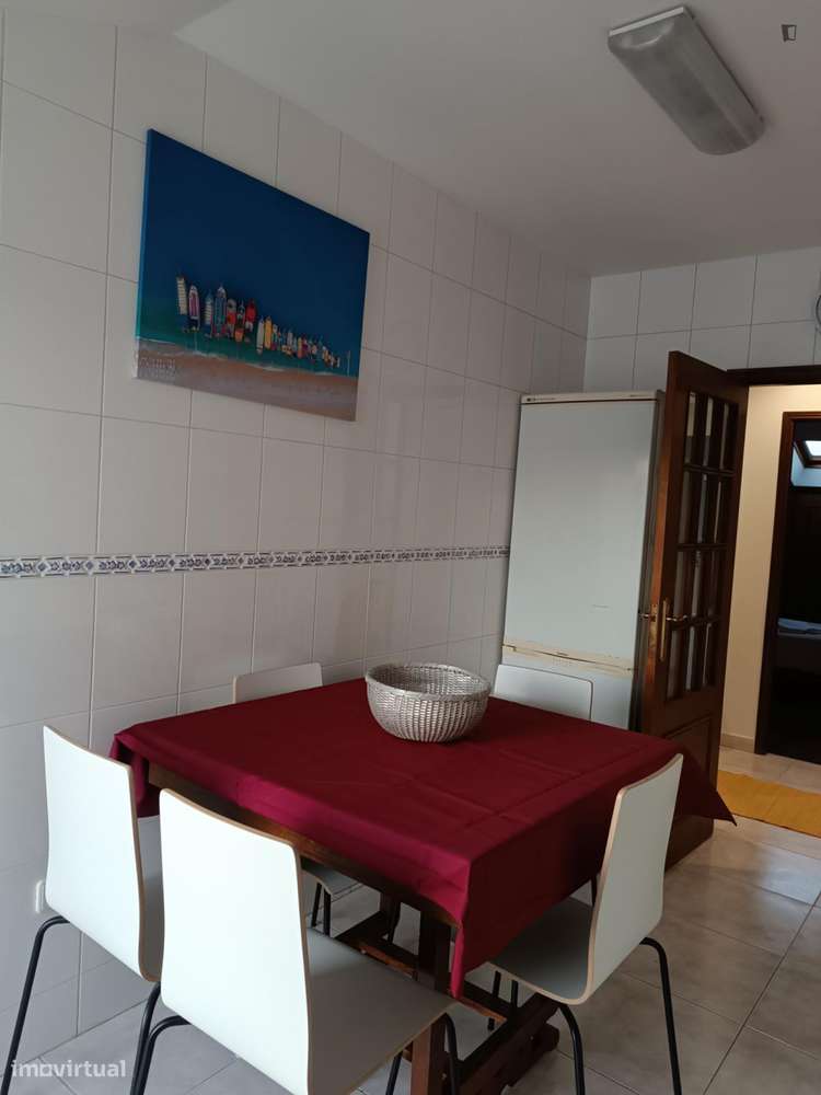 Quarto - localizado em Leiria - Grande imagem: 5/18