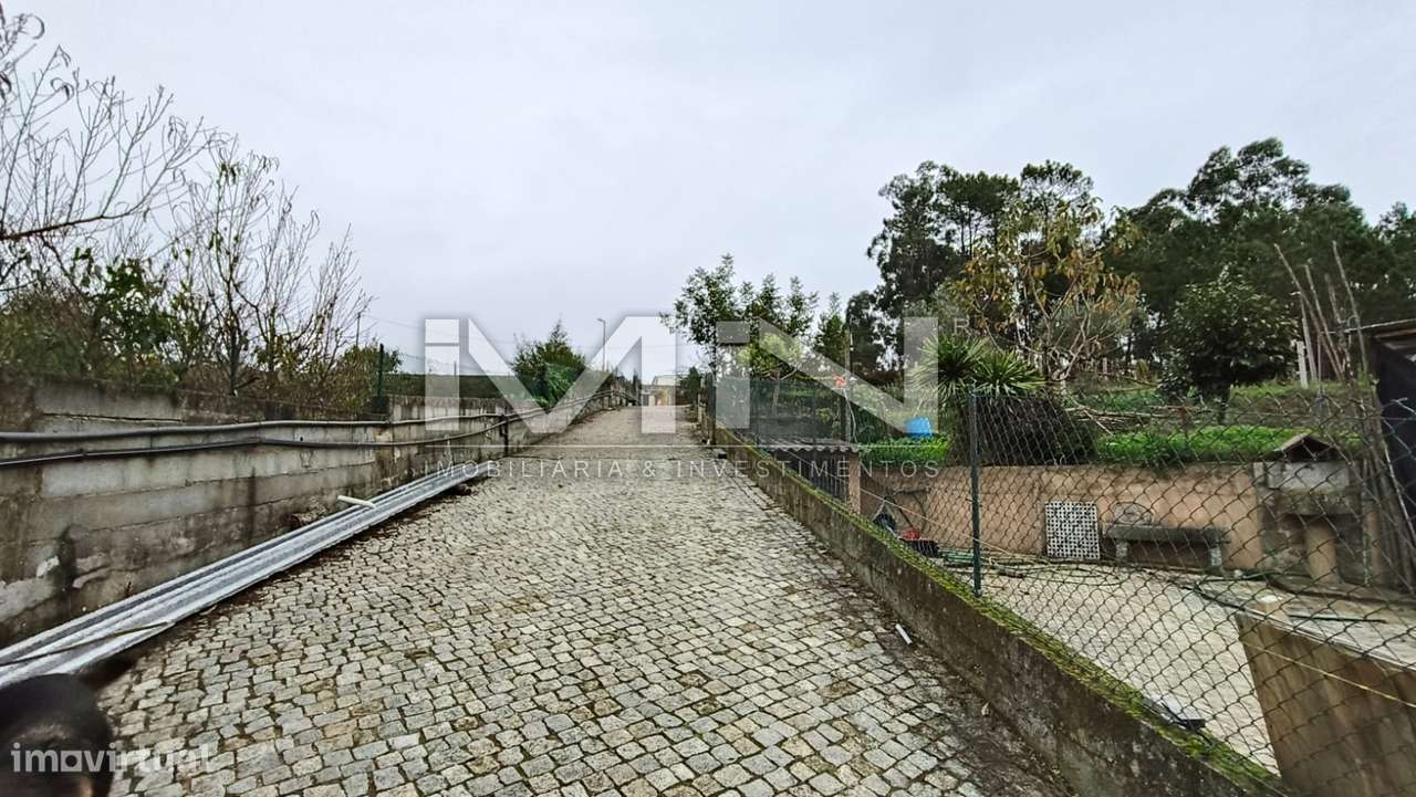 Terreno murado com construção - 2100m2-38