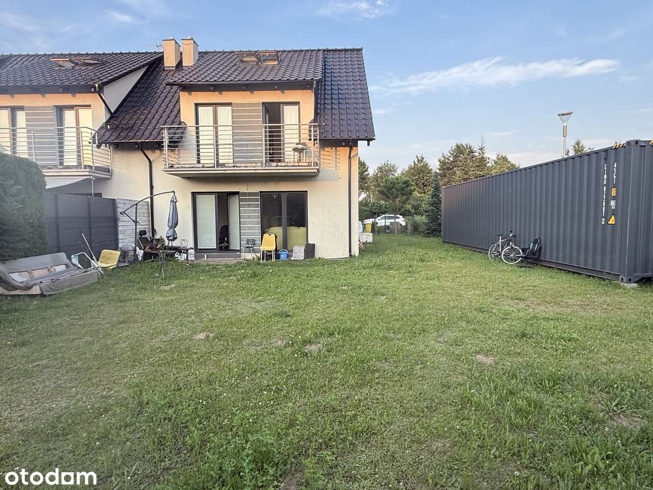 Dom szeregowy skrajny, odrębną własność. Duży ogród!