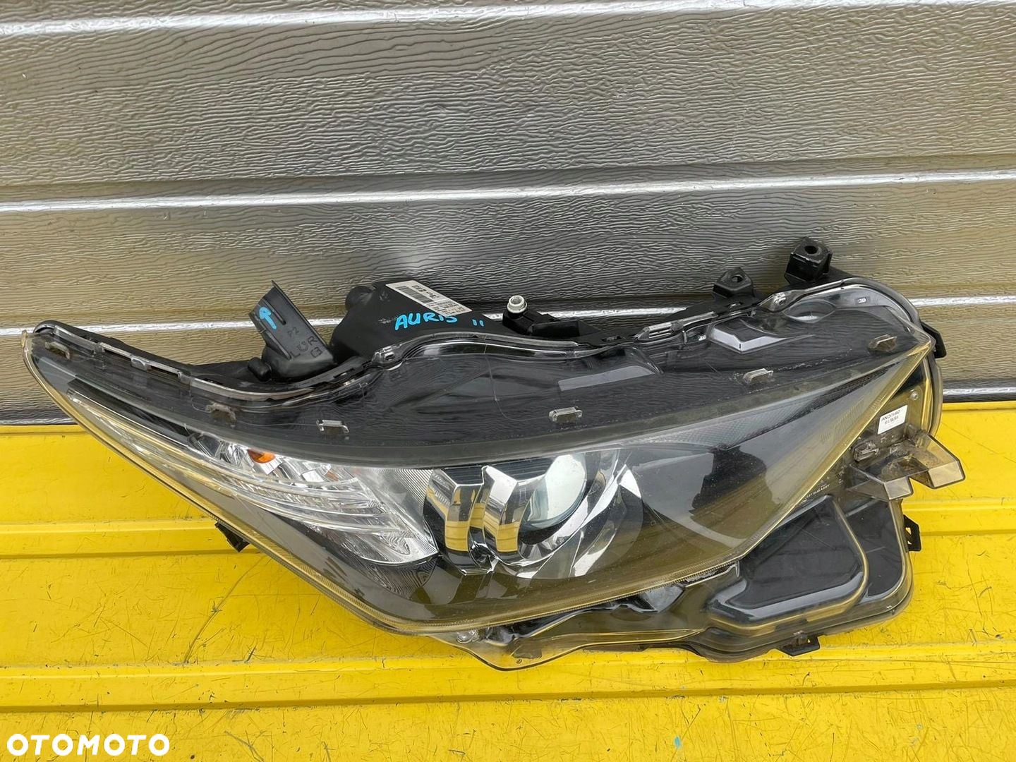 TOYOTA AURIS II LAMPA PRAWA PRZÓD EU. LIFT 81110-02K30 - 2