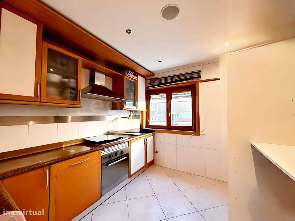 Apartamento T1 com excelentes áreas, garagem box e arrecadação na A... - Grande imagem: 3/16