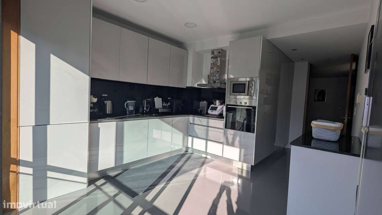 T2 com varanda, garagem e boas áreas na Venda Nova, Rio Tinto - Grande imagem: 5/17