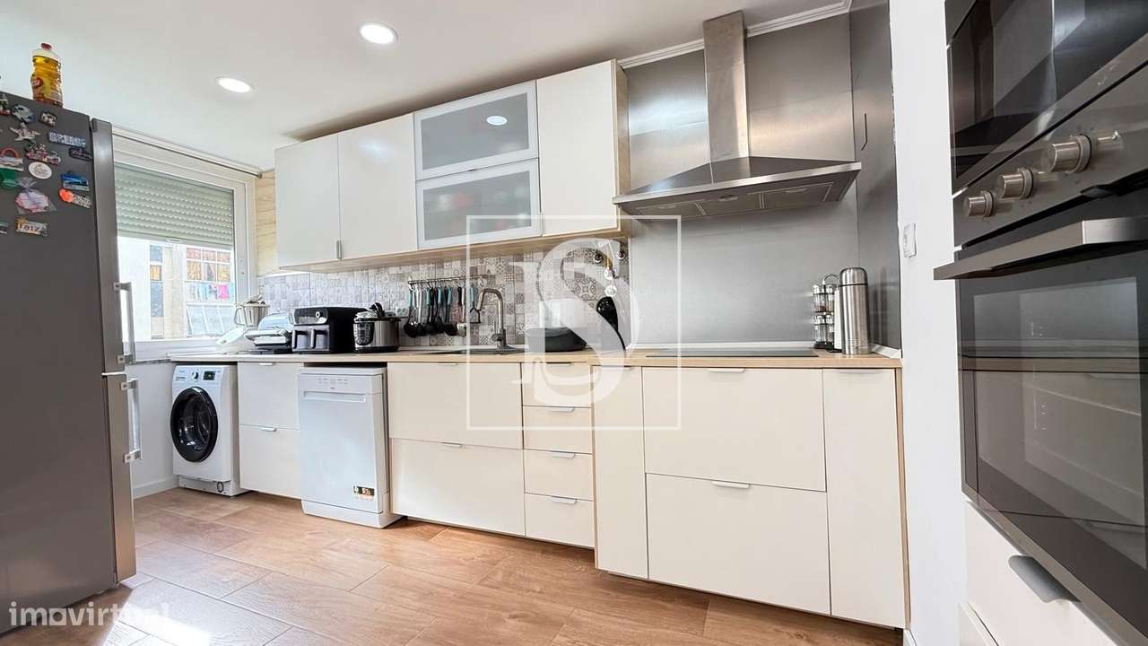 Apartamento T3 renovado na encantadora vila da Moita.-11