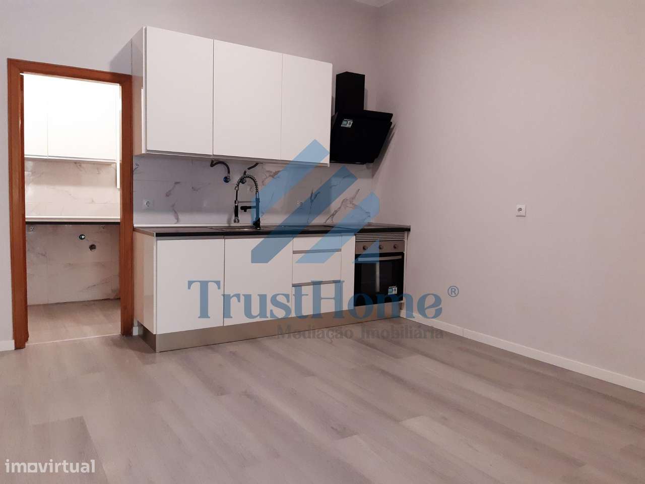 Loja transformada em t1 em Belas Sintra - Grande imagem: 2/23