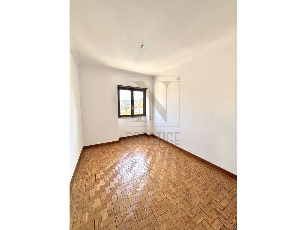 Apartamento T4 no Bairro Norton de Matos-6