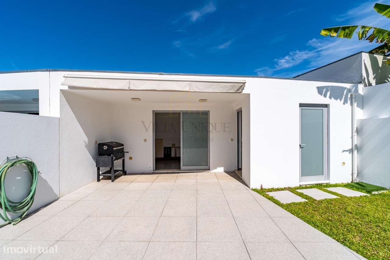 Moradia Geminada T3 com Suite, Jardim de Inverno, Garagem Fechada...-45