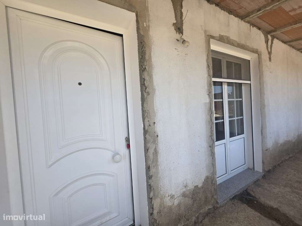 Moradia T2 com 12.250 m² de Terreno junto à Praia Fluvial das Azenh...-19