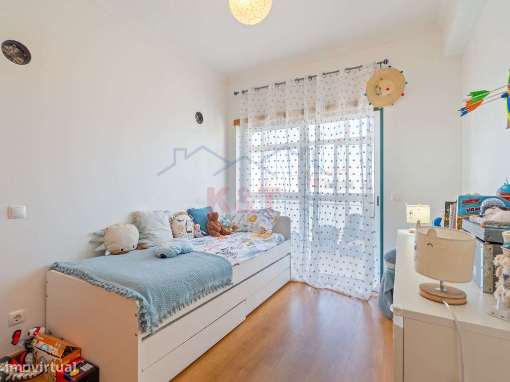 Apartamento T3 boas varandas com 2 lugares de garagem, bastante cen...-12