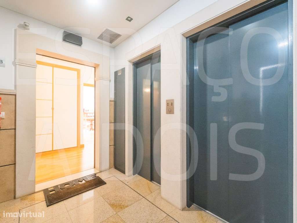 DESLUMBRANTE! Condomínio Privado com porteiro residente, vigilância...-16