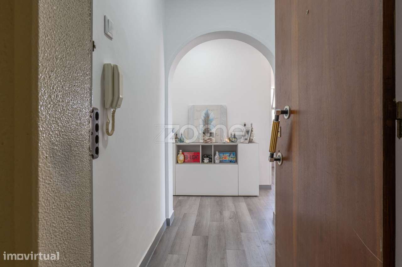 Vende-se apartamento T1 Remodelado, Monte Abraão-8