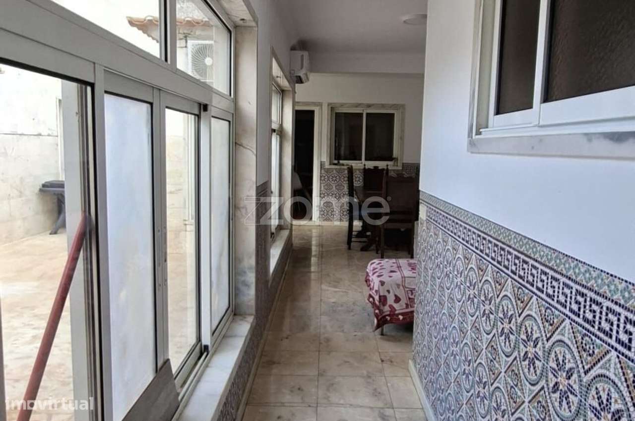 Moradia com 5 quartos, garagens e terraço no centro de Vila Viçosa - Grande imagem: 5/20