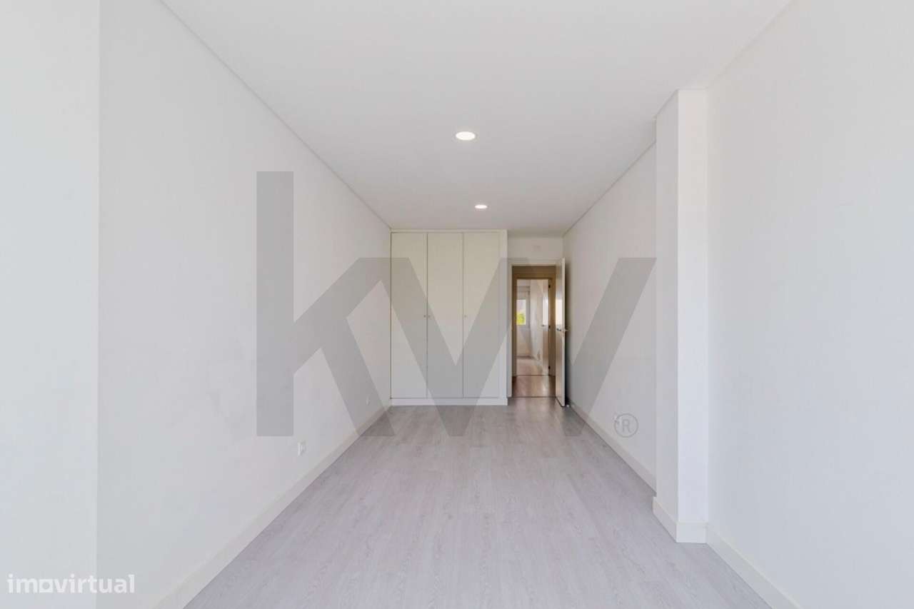 Excelente T2 Remodelado no Coração de Setúbal – Av. da República da Gu-18