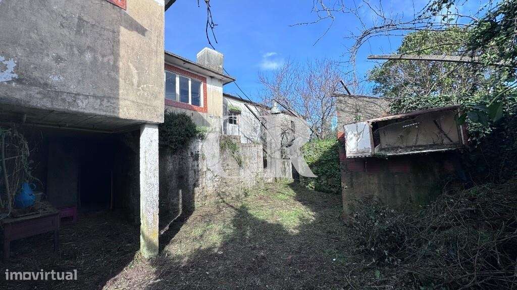 Quinta com casas de pedra para recuperar, poço e furo - Grande imagem: 3/41