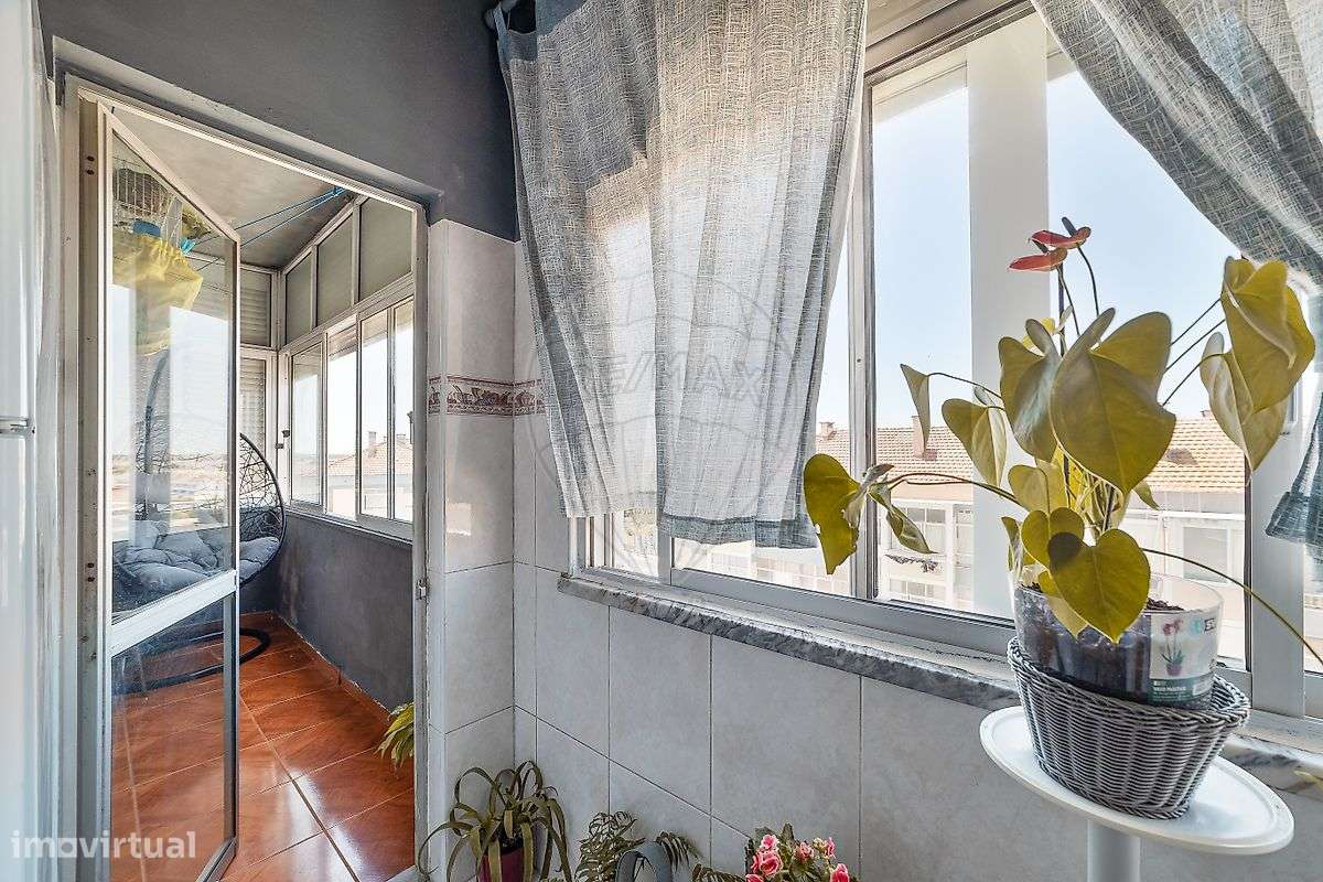 Apartamento T2 para venda na Cruz de Pau, Amora.-14