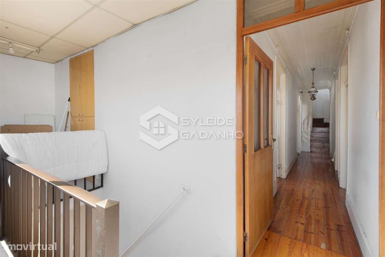 Prédio para venda centro de Caria com comércio no rés-do-chão e ampla-28