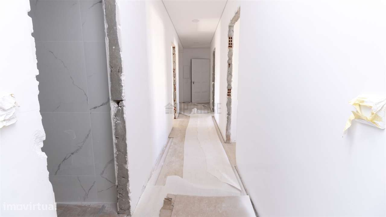 Apartamento T3 com Garagem, Totalmente Remodelado - Abraveses - Grande imagem: 5/13