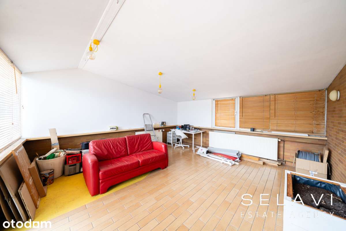 Dom podzielony na dwa mieszkania i biura-5